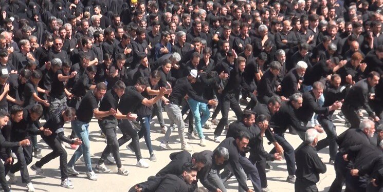 ویدئو | غوغای «بیر اَلی دوش» مهاجران در ظهر عاشورا