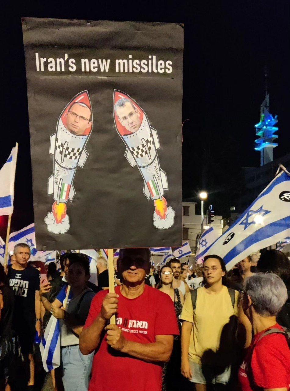 موشک‌های ایرانی در تظاهرات ضد نتانیاهو در تل‌آویو!