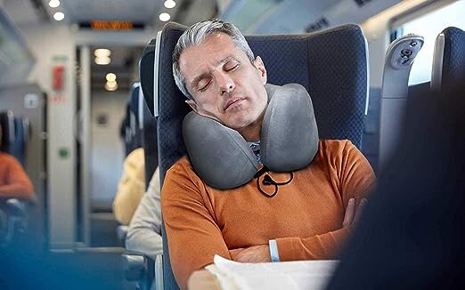 نحوه درست استفاده از بالش مسافرتی | چگونه بالش مسافرتی را بشوییم؟