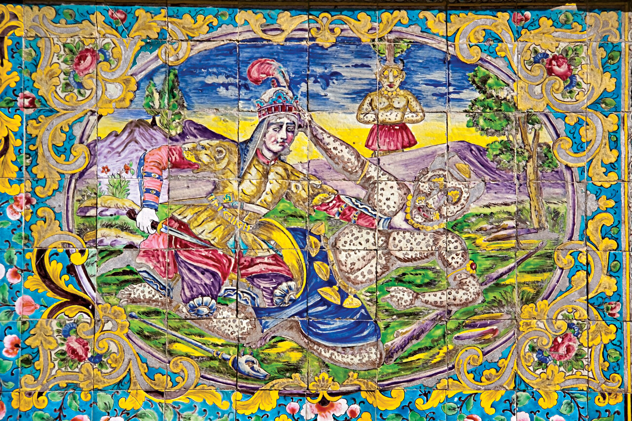 انعکاس تصویر بهشت روی دیوارهای باغی در تهران