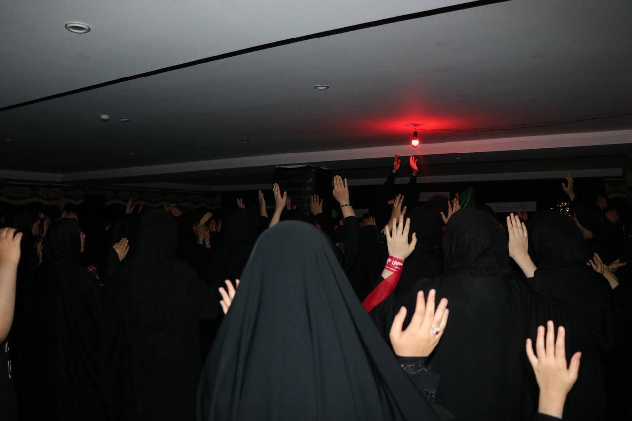 روضه اهلبیت(ع) را با یک پرچم به خانهها بیاورید