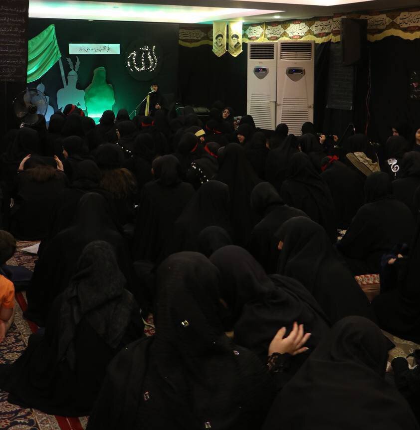 روضه اهلبیت(ع) را با یک پرچم به خانهها بیاورید