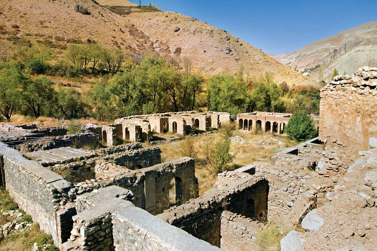این روستای تهران جعبه مدادرنگی است