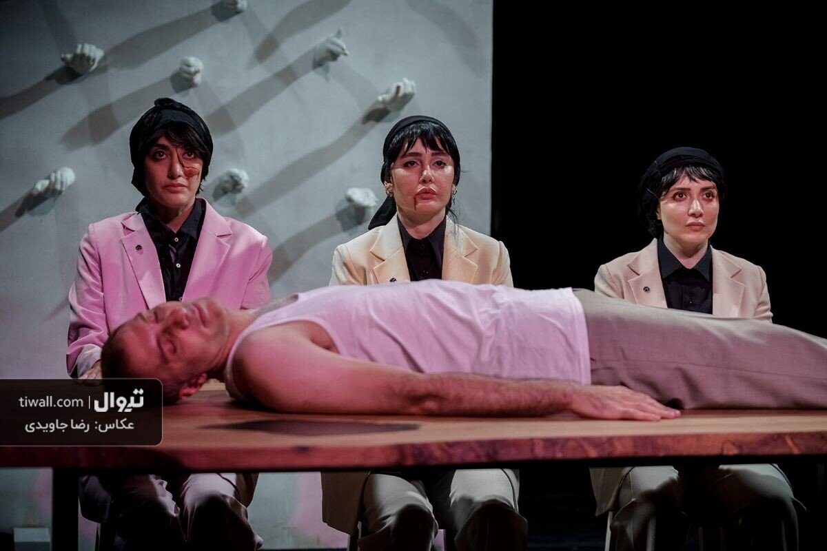 از « سلول شخصی» تا اثری از اکبررادی | از « نویسنده مرده است» تا متنهایی از شل سیلورستاین