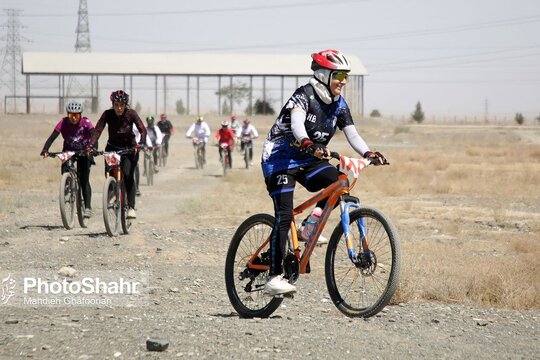 مسابقات دوچرخه سواری بانوان در مشهد