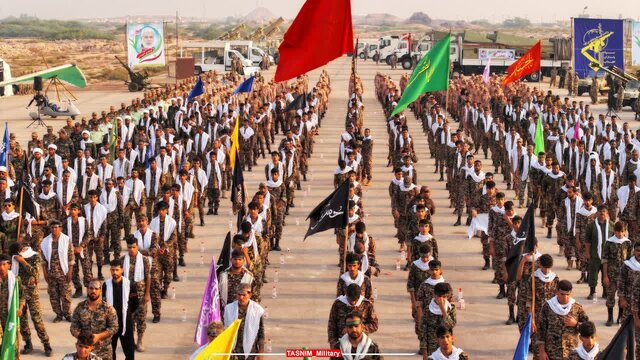 تصاویری از آغاز رزمایش دریایی سپاه در جزیره بوموسی
