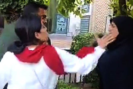 حمله به زن محجبه در نارنجستان