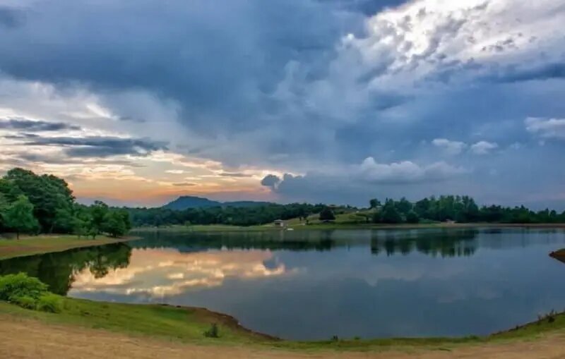 تصاویر دیدنیترین دریاچه گیلان | مسیرهای دسترسی به سقالکسار گیلان ؛ فاصله تهران تا دریاچه سقالکسار