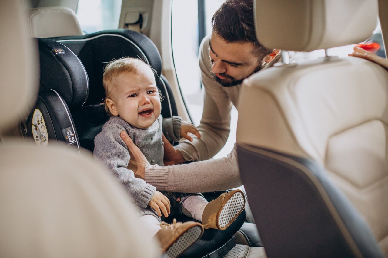 کودک در ماشین - خودرو - کودکان - کودک و پدر