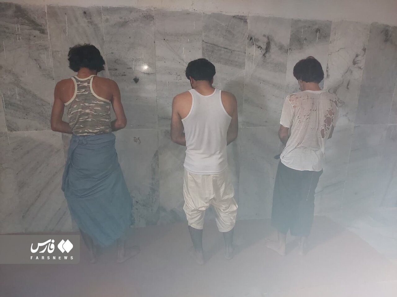 تصاویر ۴ تروریست بازداشتی توسط سپاه و سلاحهای آنها | تروریست زخمی داخل آمبولانس