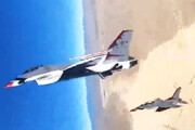 ببینید | لحظه پرواز جنگنده فورمیشن بر فراز صحرای نوادا