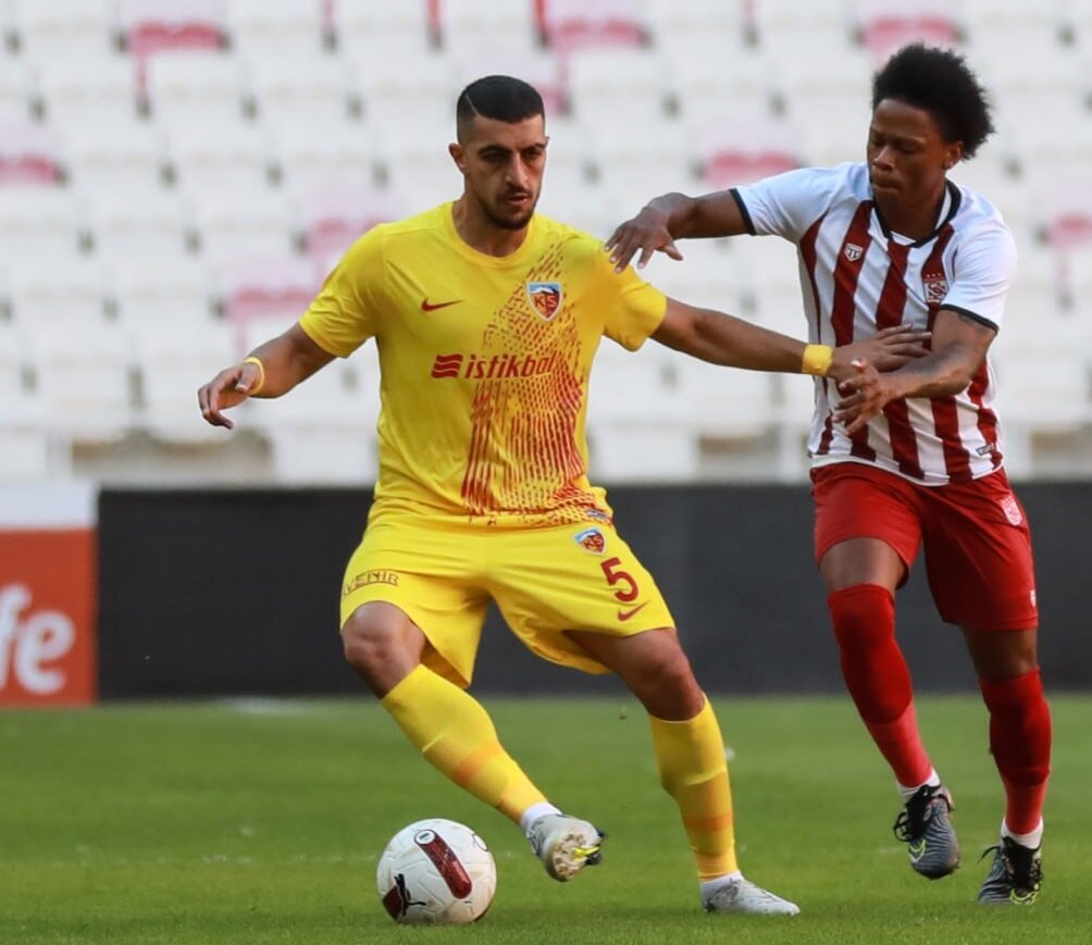 خودنمایی گزینه محبوب نکونام در ترکیه | تصمیم نهایی ستاره استقلالی پس از پیشنهادهای جدید