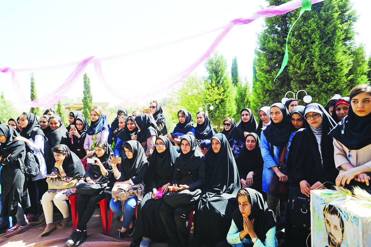 یک عاشقانه ساده در دانشکده شریعتی