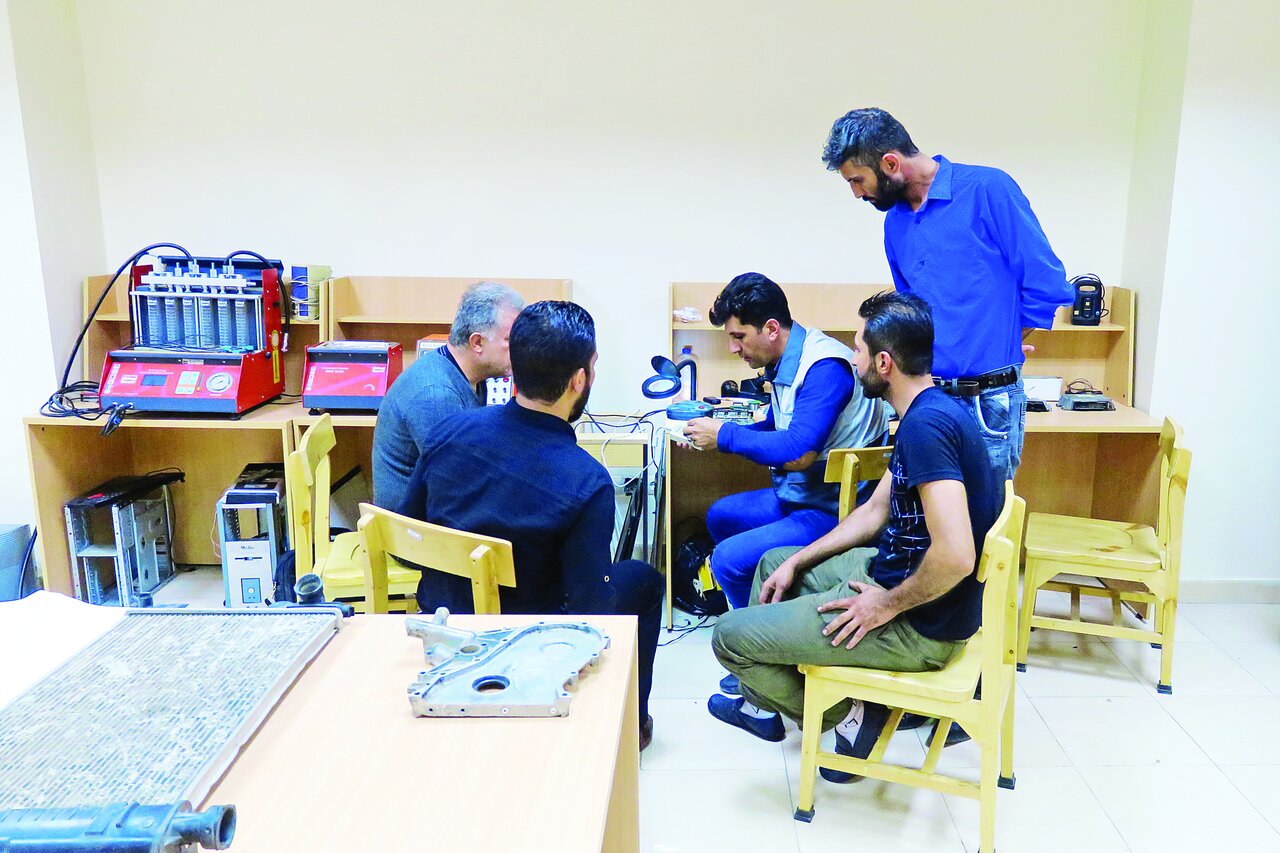 این کارآفرین هممحلهای برای ۱۰۰ نفر شغل ایجاد کرده | مهارت بیاموز بیکار نمیمانی