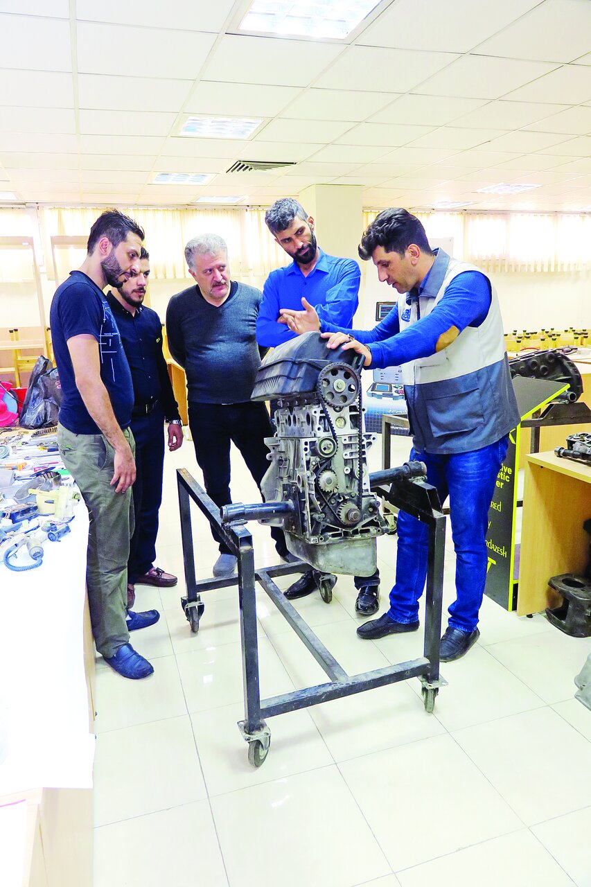 این کارآفرین هممحلهای برای ۱۰۰ نفر شغل ایجاد کرده | مهارت بیاموز بیکار نمیمانی