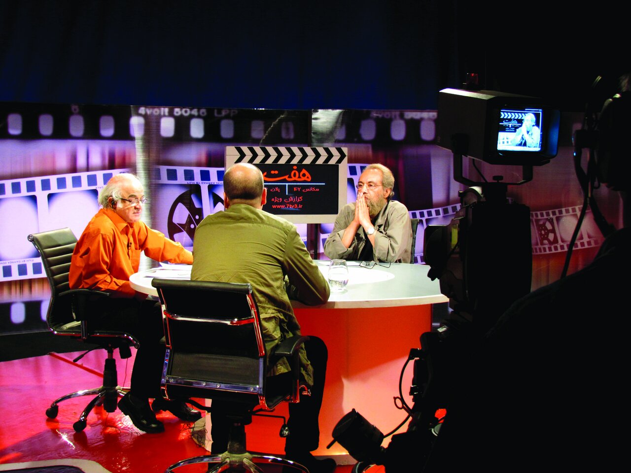 کار خودم را میکنم