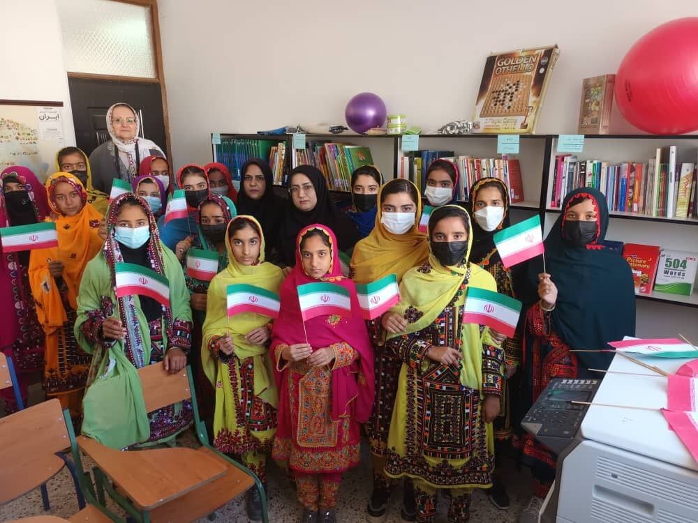 بانوی مروج علم در ایران را بشناسید | زنی که ۹۵ کتابخانه در مناطق محروم و زندانها ساخت