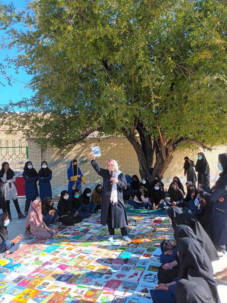 بانوی مروج علم در ایران را بشناسید | زنی که ۹۵ کتابخانه در مناطق محروم  و زندان‌ها ساخت