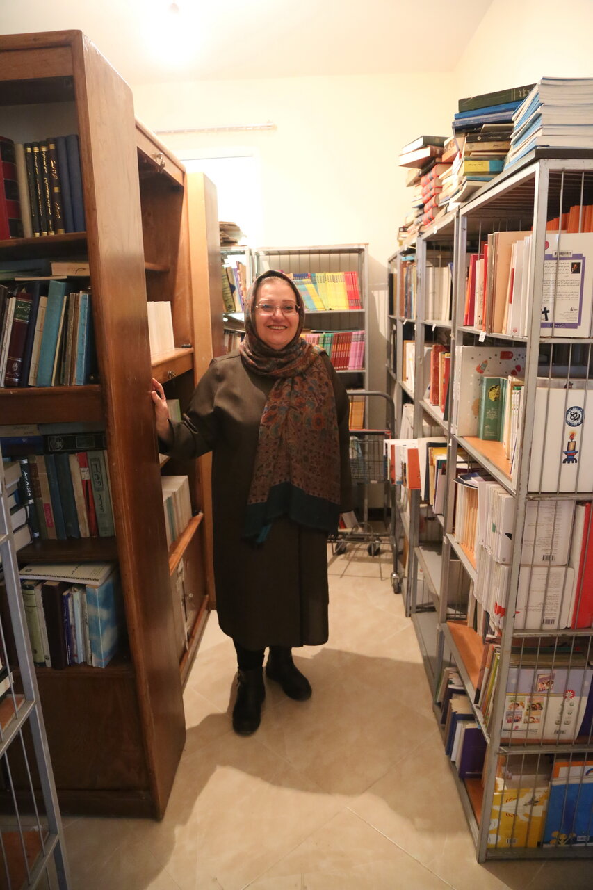 بانوی مروج علم در ایران را بشناسید | زنی که ۹۵ کتابخانه در مناطق محروم  و زندان‌ها ساخت