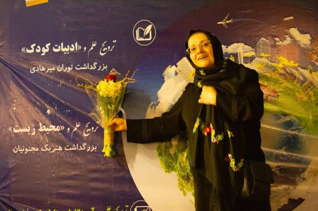 بانوی مروج علم در ایران را بشناسید | زنی که ۹۵ کتابخانه در مناطق محروم و زندانها ساخت