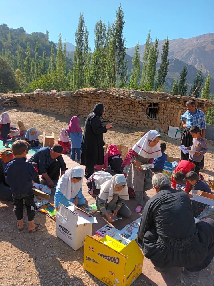 بانوی مروج علم در ایران را بشناسید | زنی که ۹۵ کتابخانه در مناطق محروم و زندانها ساخت