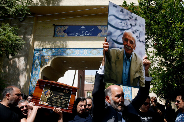 تصاویر | فرزاد حسنی در مراسم زندهیاد حمید منوچهری چه گفت؟