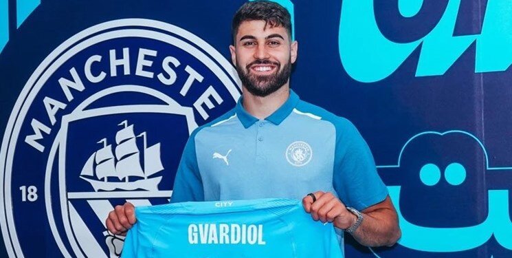 عکس | گرانترین مدافع تاریخ فوتبال رونمایی شد | لباس آبی بر تن فوتبالیست ۴,۸۶۰,۰۰۰,۰۰۰,۰۰۰ تومانی