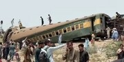 ببینید | لحظه هولناک خروج قطار از ریل ؛ ۱۵ نفر جان باختند