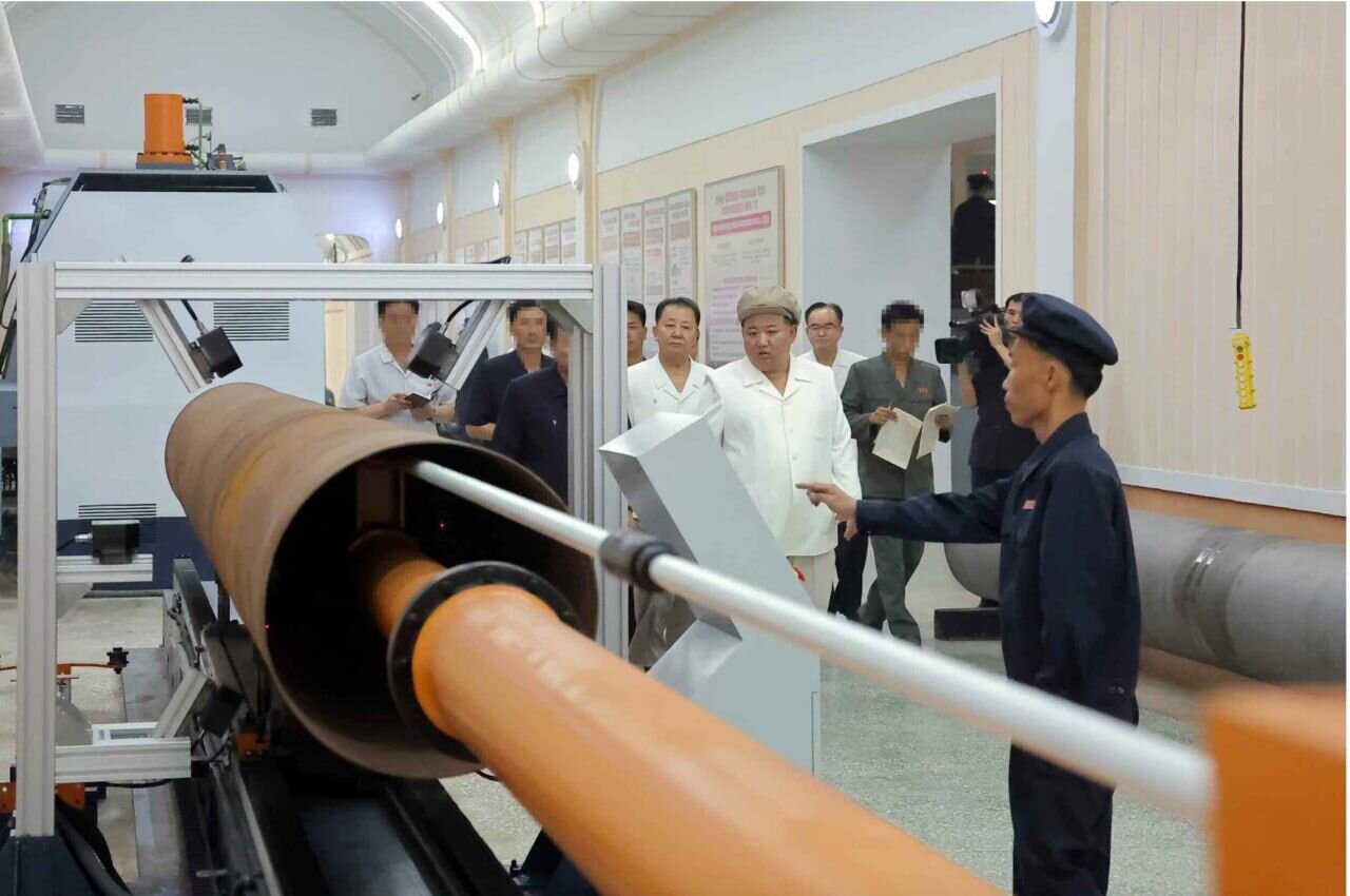 بازدید رهبر کره شمالی از کارخانه‌های اسلحه‌سازی
