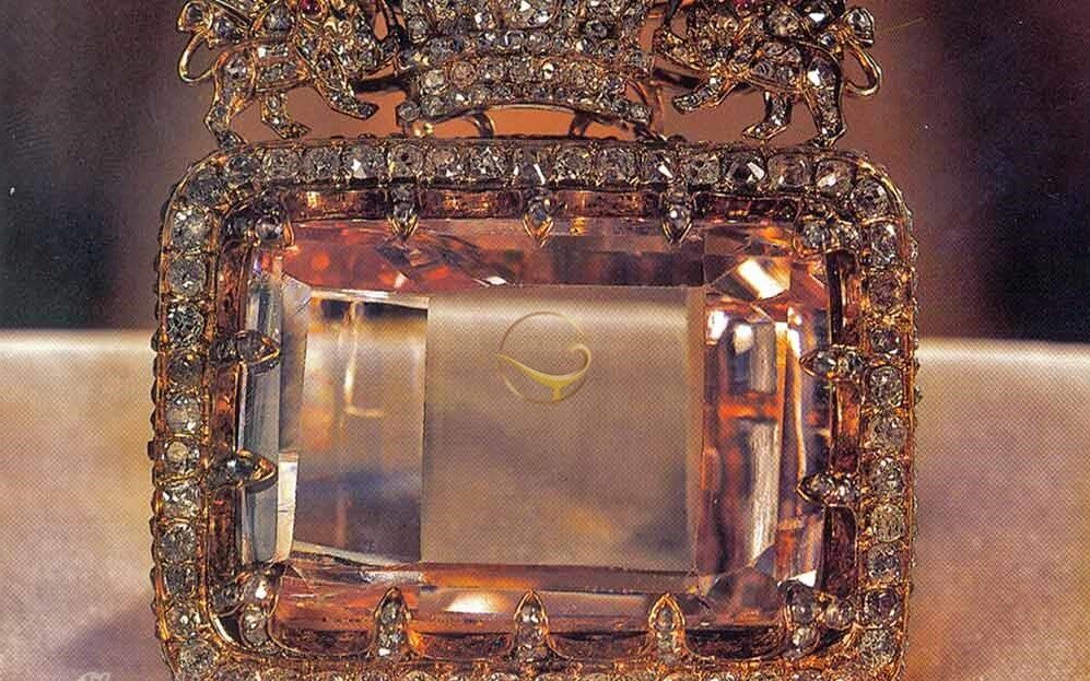 اسرار شگفت‌انگیز طلاها و جواهرات سلطنتی در موزه ایران