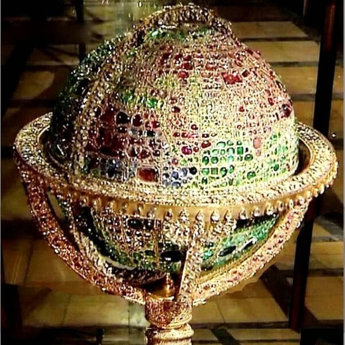 اسرار شگفت‌انگیز طلاها و جواهرات سلطنتی در موزه ایران