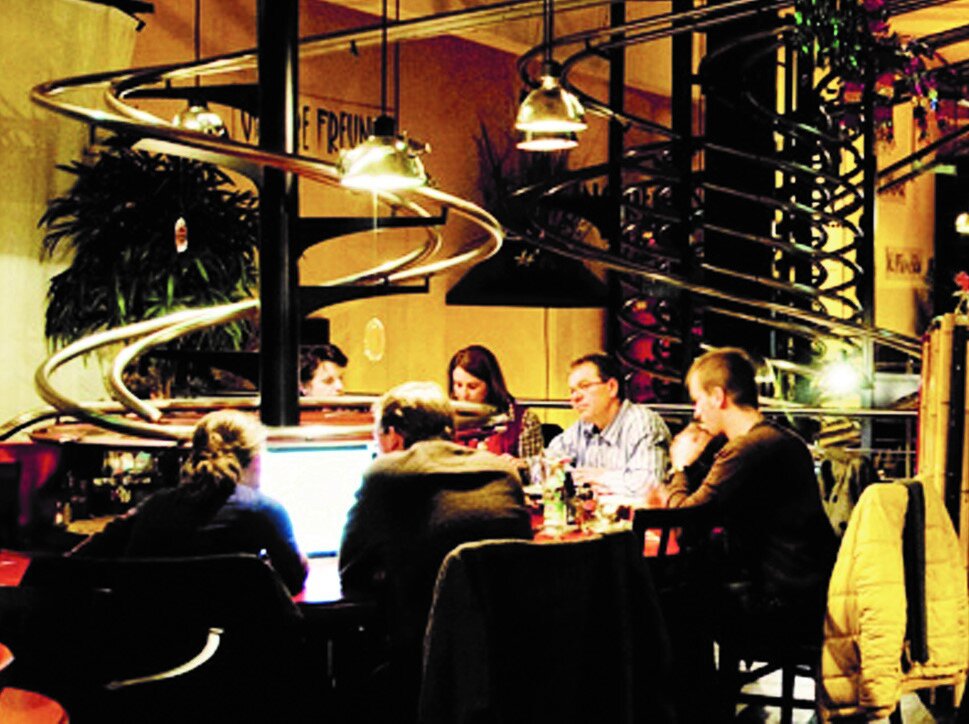 خوردن غذا در عجیب ترین رستورانهای دنیا | صرف شام از زندان تا بیمارستان