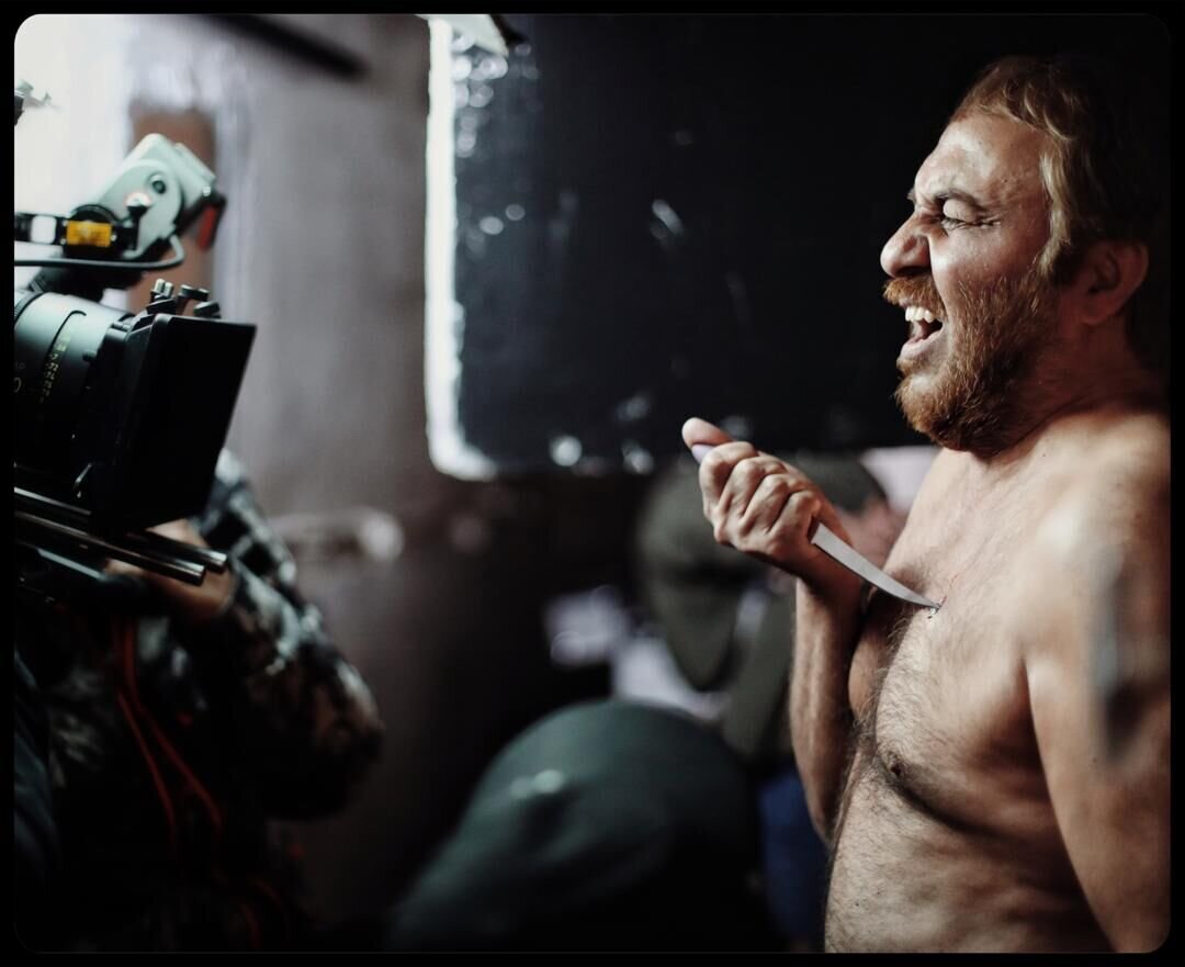 تصاویر متفاوت رضا عطاران در یک فیلم سینمایی مشکل دار | زمان دقیق اکران این فیلم اعلام شد