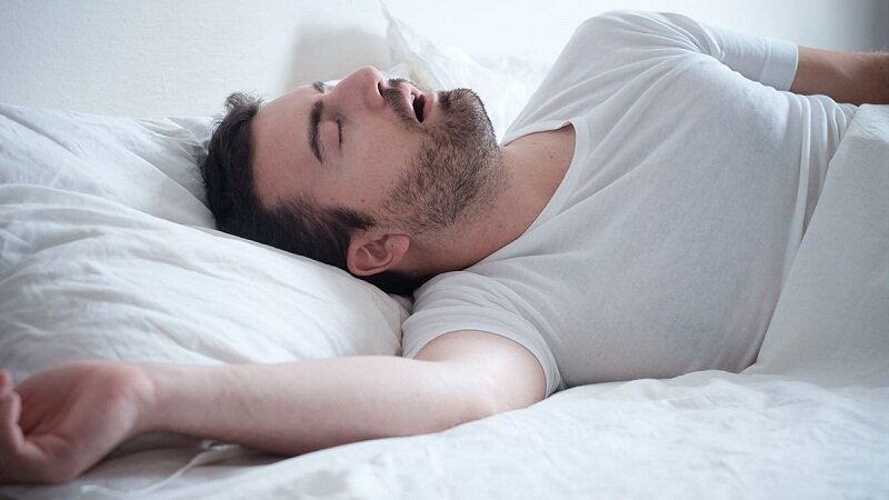 نیمه شب از خواب بیدار می‌شوید؟ | ۱۳ راهکار برای رفع بی‌خوابی شبانه و داشتن خواب راحت