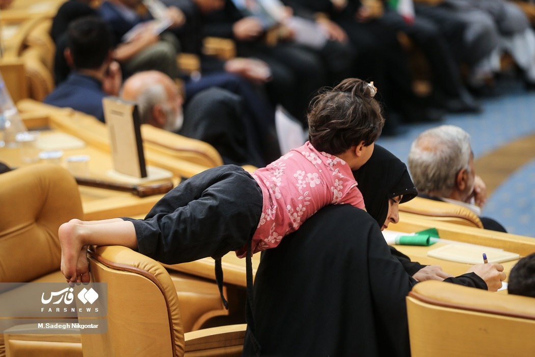 مراسم بزرگداشت شهدای مدافع حرم با حضور رئیس جمهور در سالن اجلاس سران