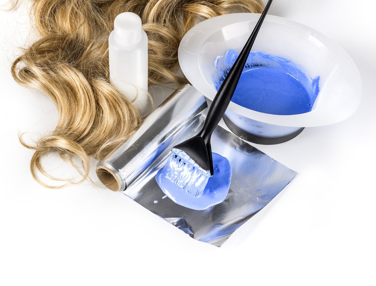 چگونه لکه‌های رنگ مو را پاک کنیم - رنگ مو - زیبایی - آرایشگاه