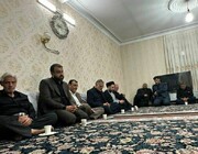حضور مدیران شهری در منزل مرحوم «غلامرضا رزاقی» که در تخریب خلازیر فوت شد