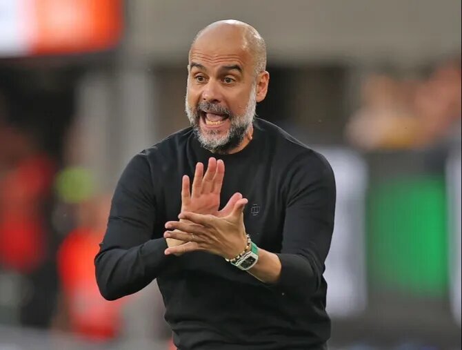 عکس| سرمربی لاکچری با ساعت ۱۴,۰۰۰,۰۰۰,۰۰۰ تومانی!