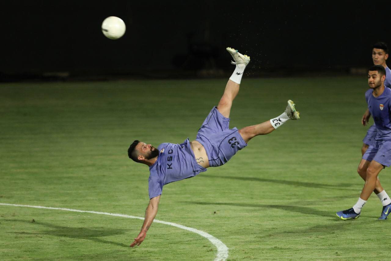 عکس | متخصص قیچی به دنبال گل اول در دربی