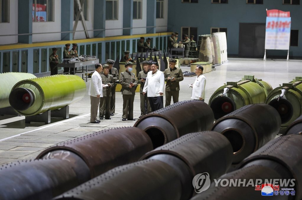 دستور مهم کیم جونگ اون برای افزایش تولید موشک | تصاویر بازدید رهبر کره شمالی از کارخانجات نظامی