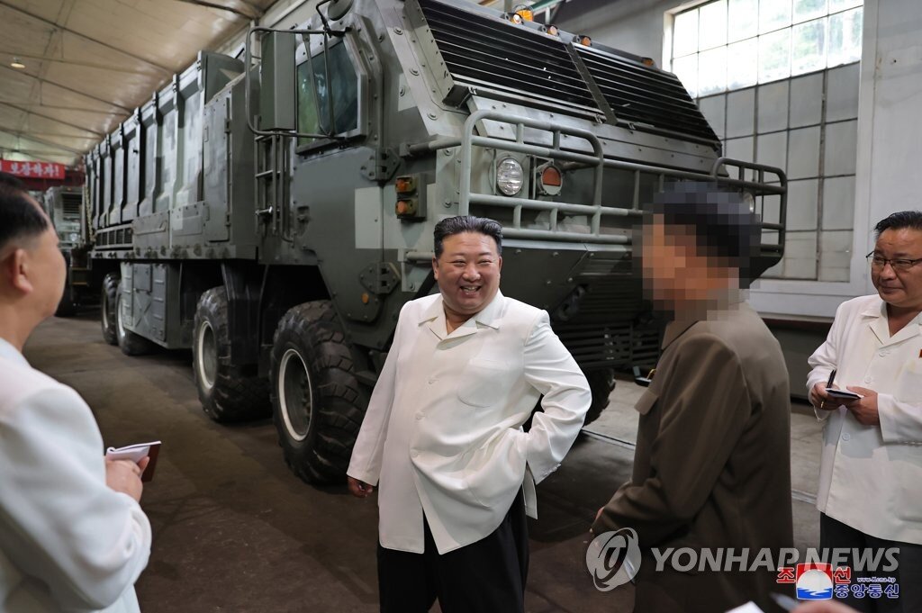 دستور مهم کیم جونگ اون برای افزایش تولید موشک | تصاویر بازدید رهبر کره شمالی از کارخانجات نظامی