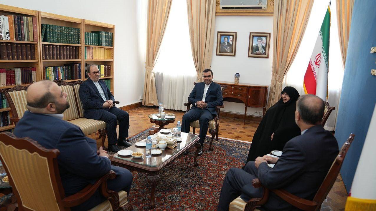 دیدار خانواده دیپلمات ربوده شده ایران در لبنان با امیرعبداللهیان