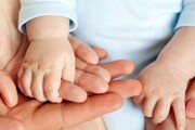 نشانه‌هایی در نوزادان که نباید نگران آنها باشیم ؛ از سر خربزه ای تا بند ناف نوزادان