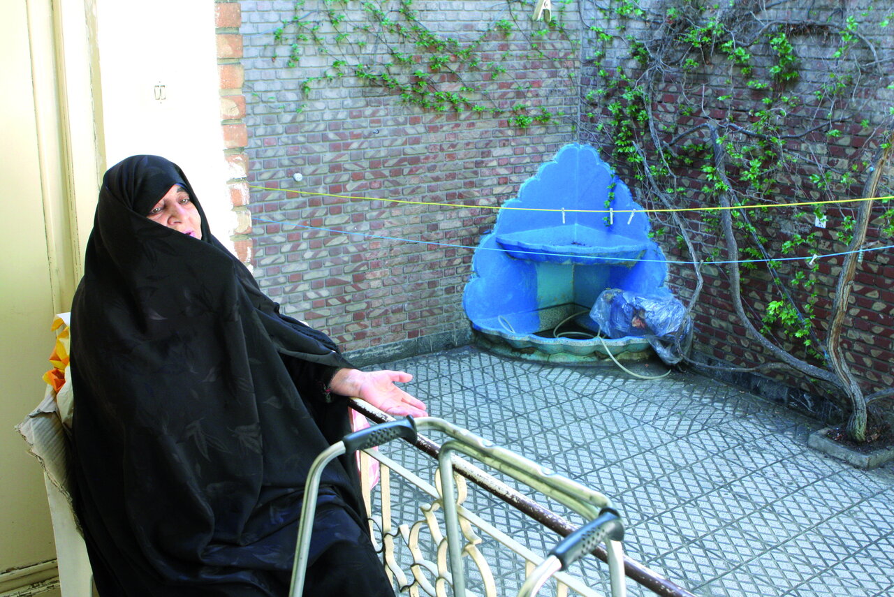 تک چنار و پینهدوز هر دو رفتهاند از این کوچه