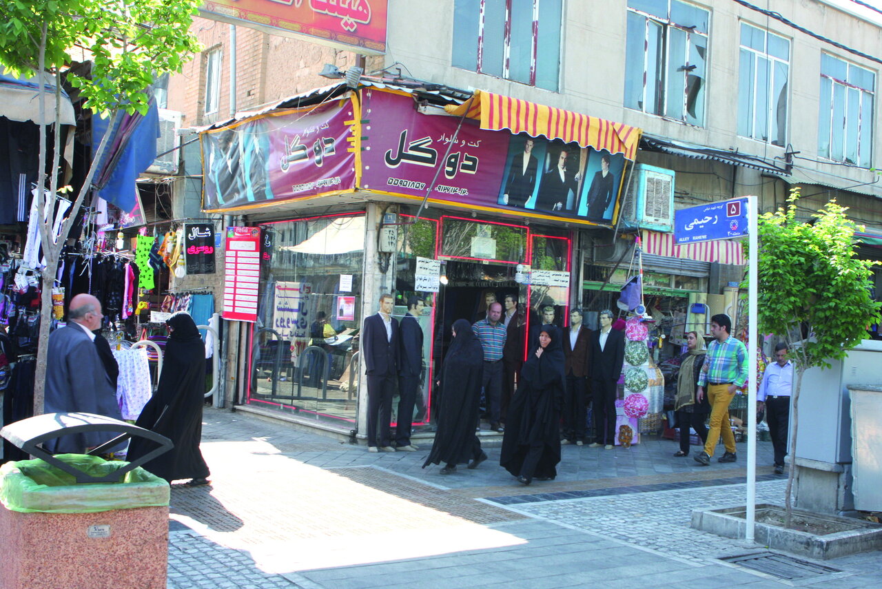 تک چنار و پینهدوز هر دو رفتهاند از این کوچه