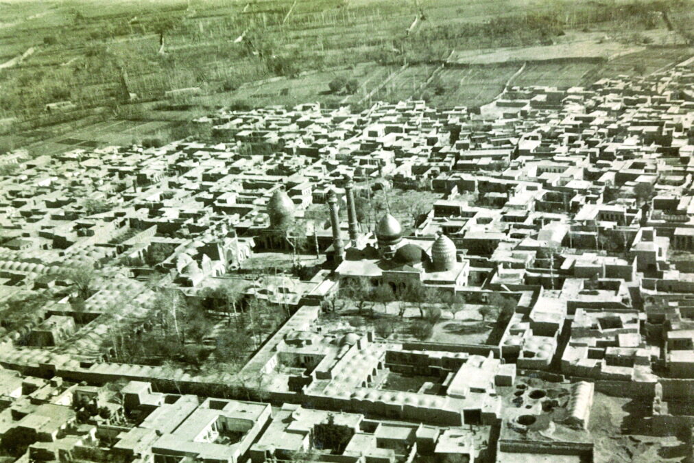 عکس زیرخاکی از شهرری و حرم در دهه ۴۰