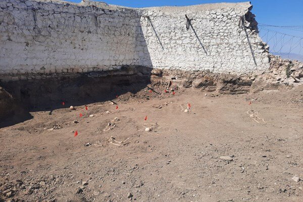 ادعای آذربایجان؛ کشف گور جمعی در قرهباغ | تصاویر گورهای کشف شده در شوشا | تعداد اجساد ؛ توئیت دستیار ریاستجمهوری آذربایجان