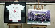 عکس | اهدای پیراهن تیم ملی فوتبال نوجوانان به رهبر انقلاب