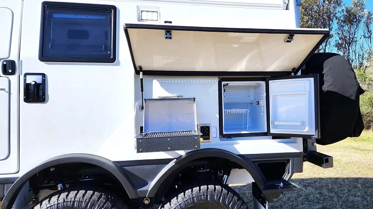 تصاویر | خانهای جذاب بر روی لندکروزر ۶ چرخ!