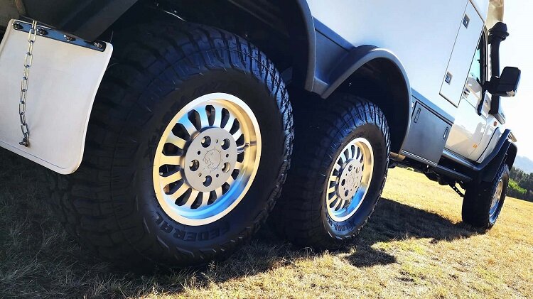 تصاویر | خانهای جذاب بر روی لندکروزر ۶ چرخ!